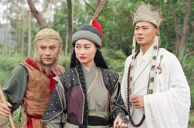 Giang Hoa trong trang phục cổ trang tại khu du lịch