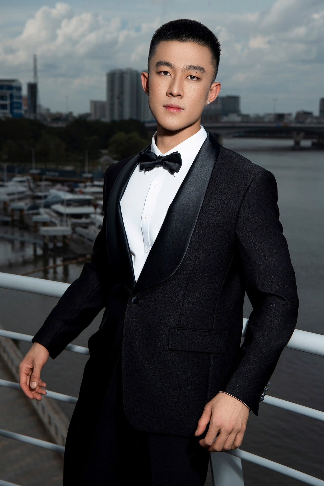 Công Vinh đã tham gia 3 cuộc thi Nam vương