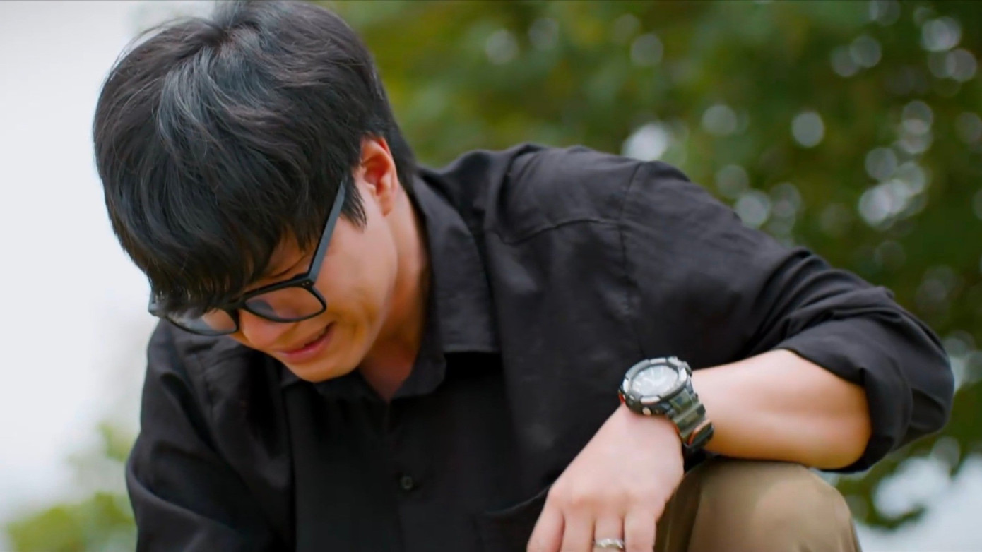 Toàn bật khóc