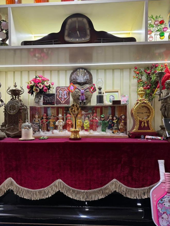 Kệ trưng bày sáng bóng