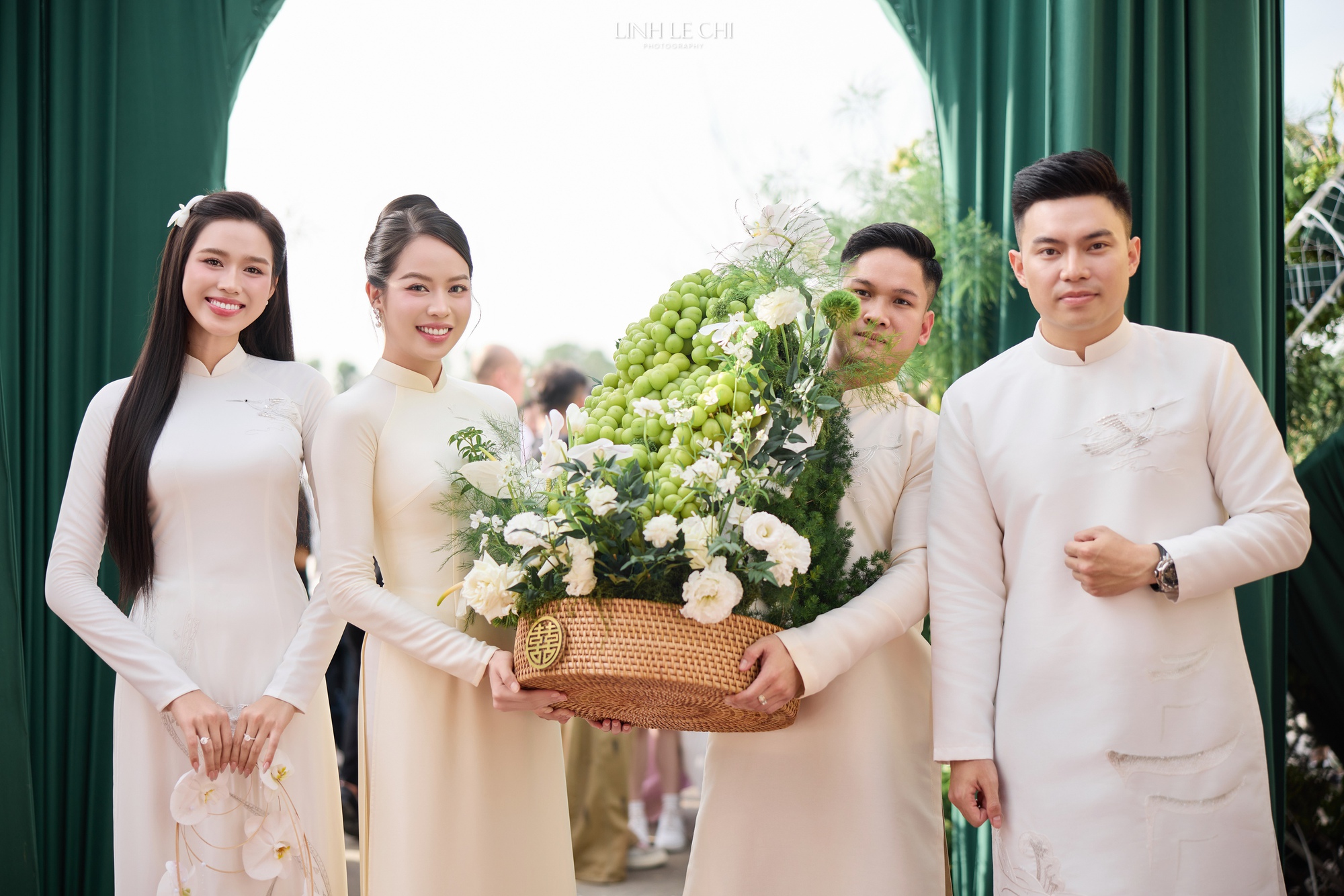 Đồng hành cùng cô dâu bằng dép bệt