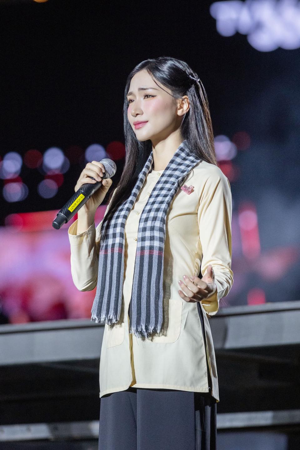 Hòa Minzy phù hợp với ca khúc Nỗi Đau Giữa Hòa Bình