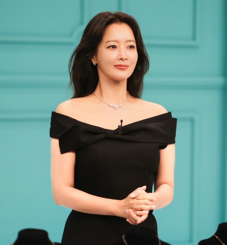 Kim Hee Sun tái xuất màn ảnh nhỏ với vai nữ chính trong phim Because There Is No Next Life Kim Hee Sun trong phim mới