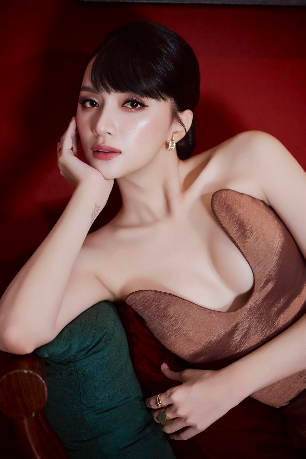 Hình ảnh mới nhất của Hương Giang trước cuộc thi Miss Universe