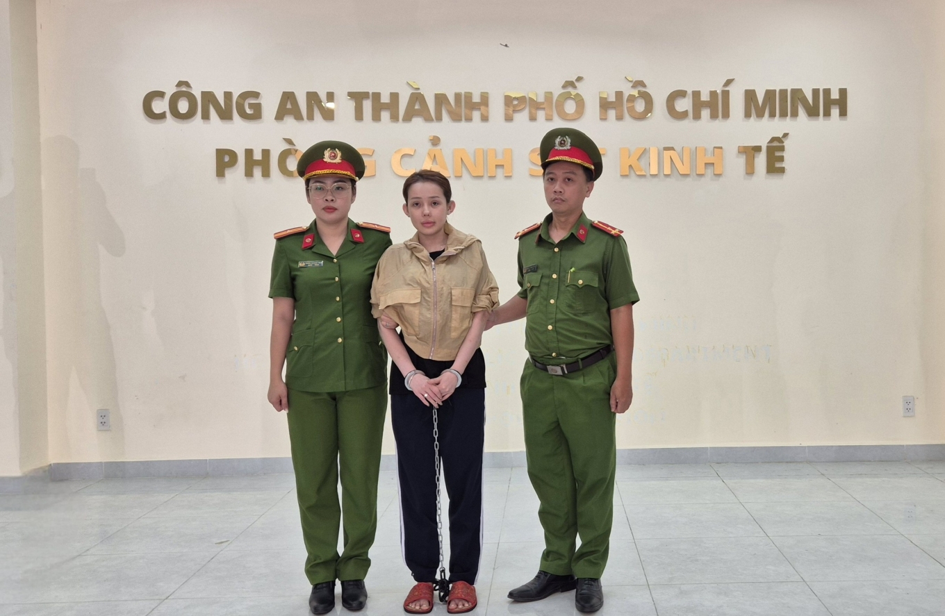 Ngân 98 bị bắt vì tội sản xuất, buôn bán hàng giả là thực phẩm