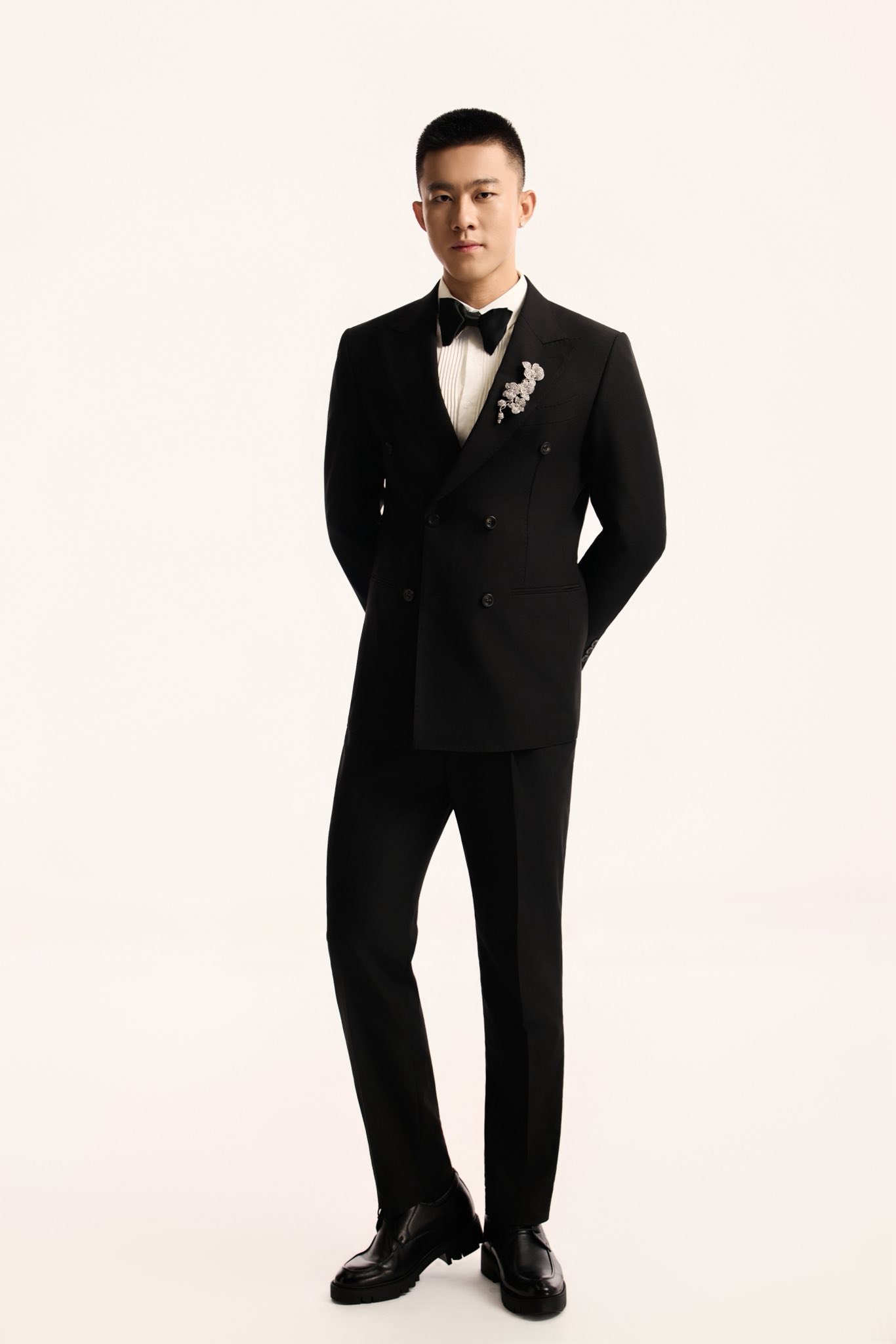 Công Vinh hé lộ bộ suit không kịp mặc ở chung kết Mister Global 2025