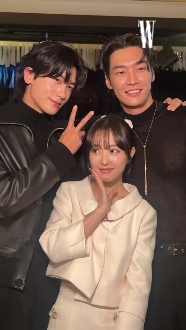 Park Bo Young bị cấm lên thảm đỏ do không mang quần tất tài trợ