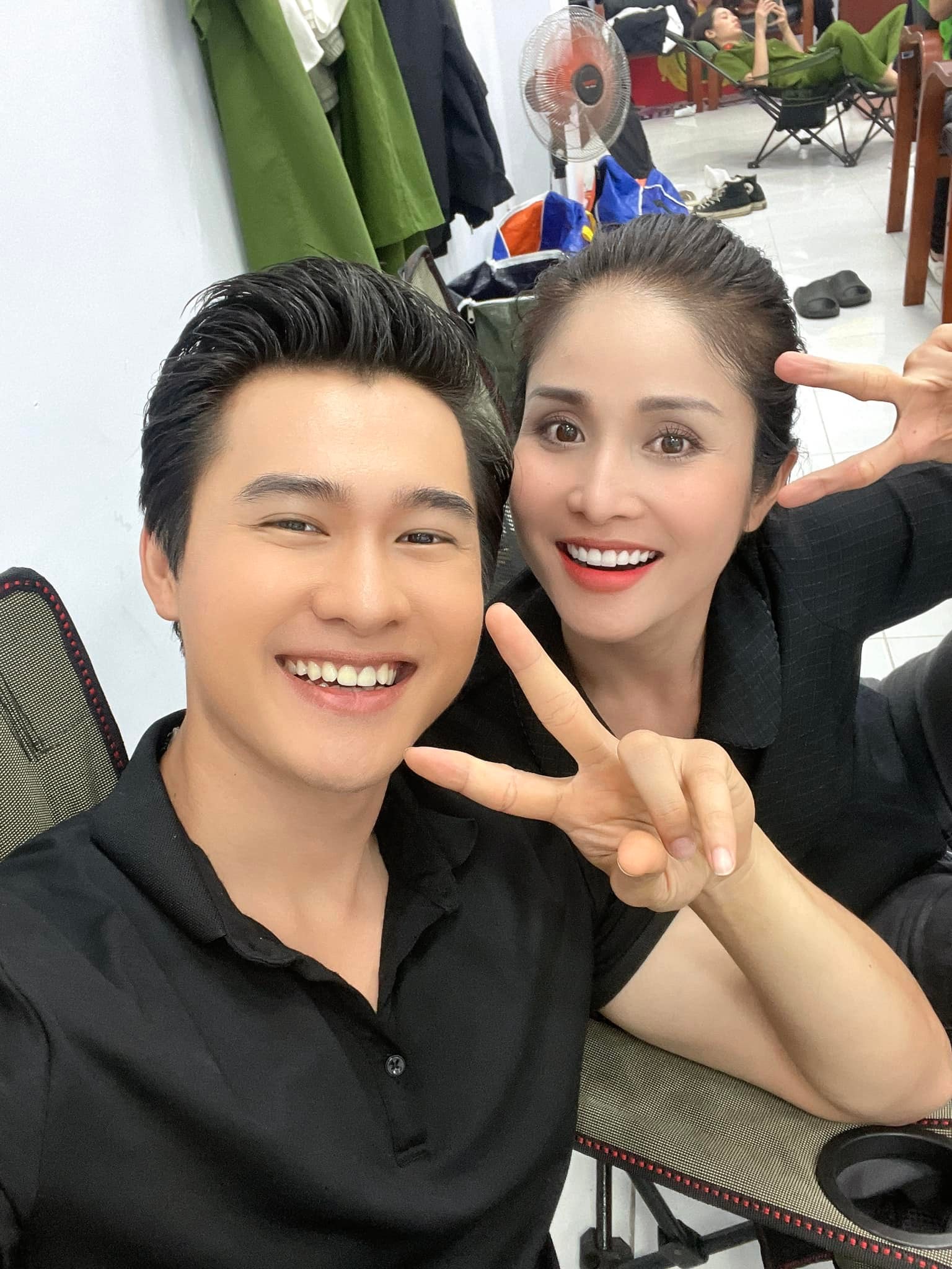 Nữ diễn viên bên chồng con và con gái lớn