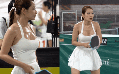 Chi Pu khoe vòng 1 cực bốc, Hiền Hồ vén váy thi đấu hừng hực trên sân pickleball- Ảnh 1. Nữ ca sĩ thi đấu hừng hực, flex body cực bốc