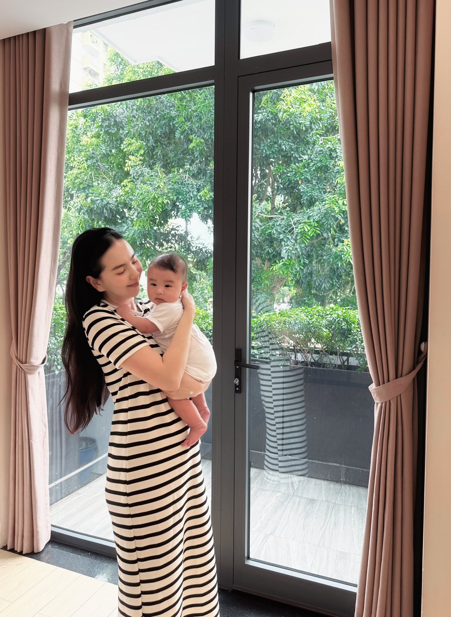 Ông xã Mai Ngọc kinh doanh bất động sản và dịch vụ ăn uống