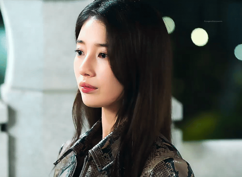Diễn xuất của Suzy bị đánh giá đơ cứng