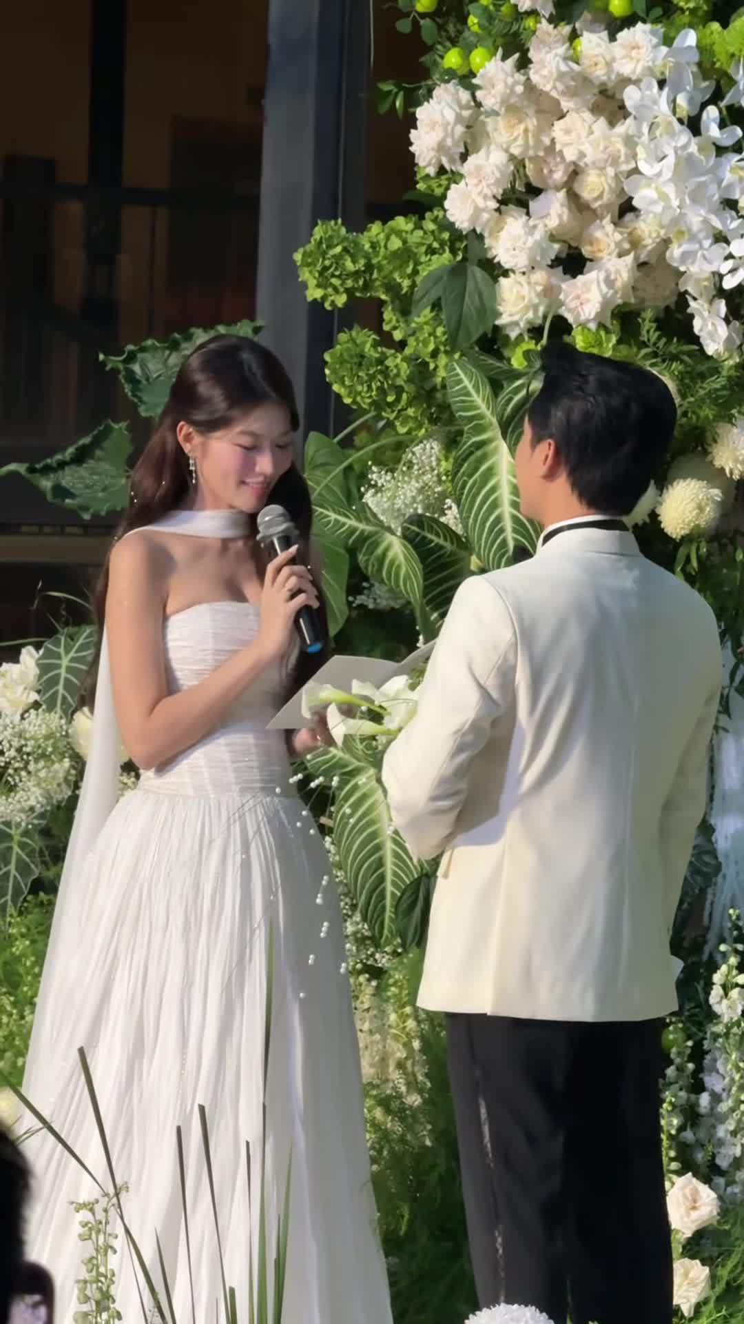 Video màn thề nguyện xúc động của cặp đôi