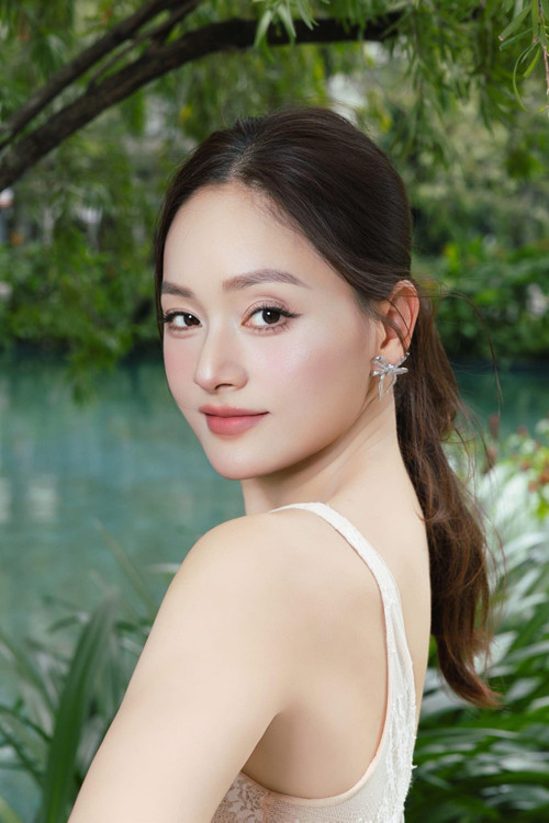 Con dao hai lưỡi nhìn từ thị phi đời tư của Diệp Lâm Anh- Ảnh 2. Câu chuyện sau hôn nhân của Lan Phương dần khiến người hâm mộ bội thực.