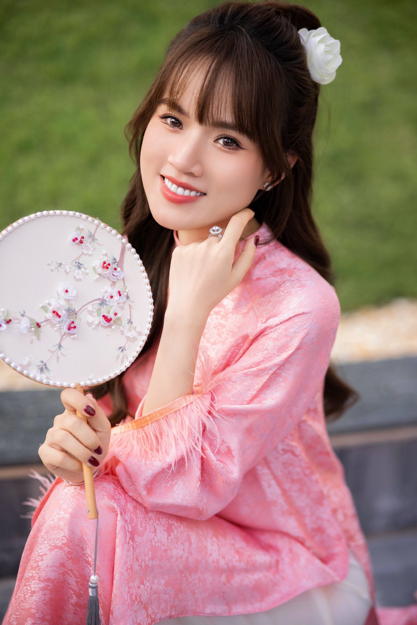 Phía sau những cú biến mất khỏi showbiz Việt của hội “hồng nhan bạc tỷ”- Ảnh 5. Chi Hoa hiện đã là mẹ 2 con