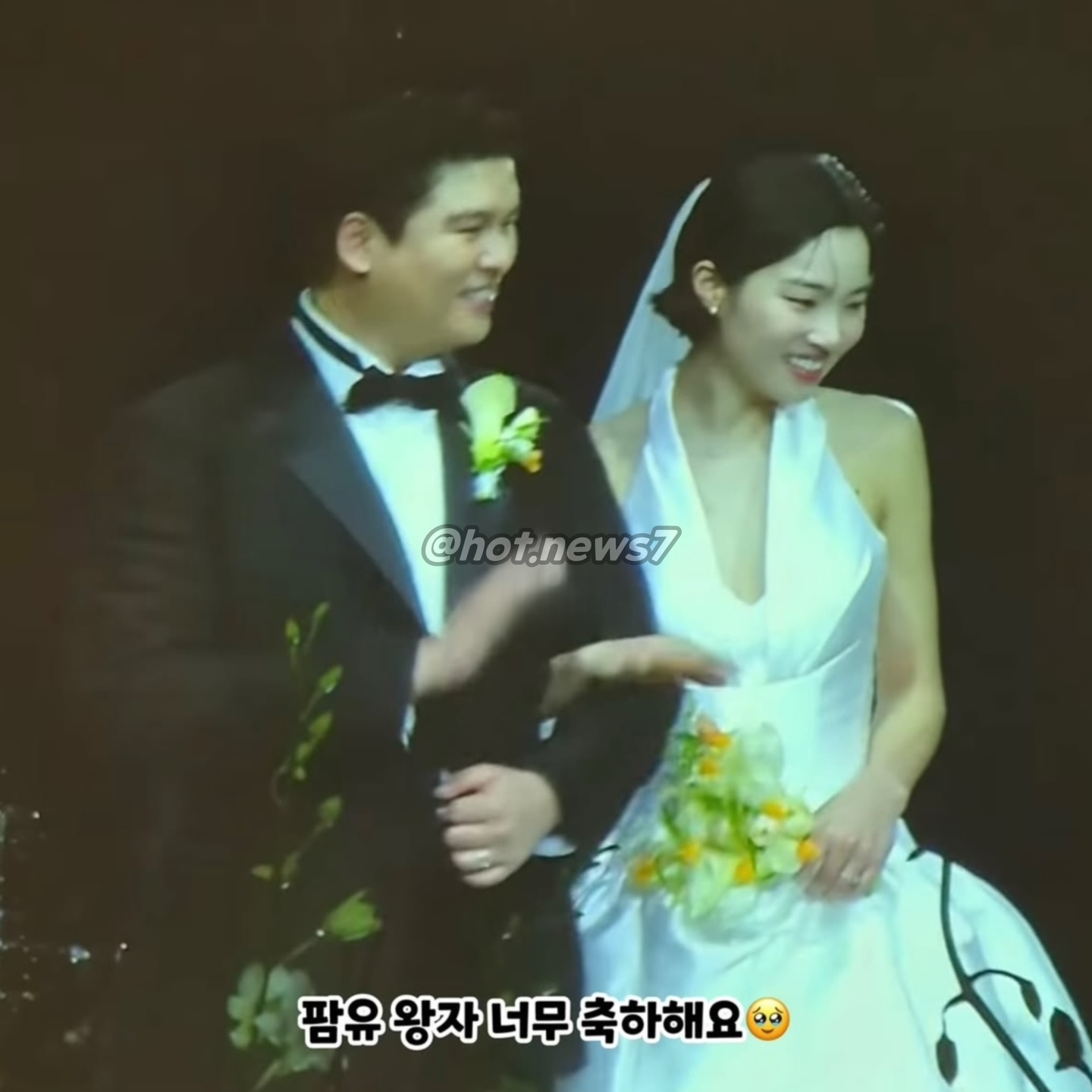 Lee Jang Woo cùng cô dâu Jo Hye Won tại lễ cưới