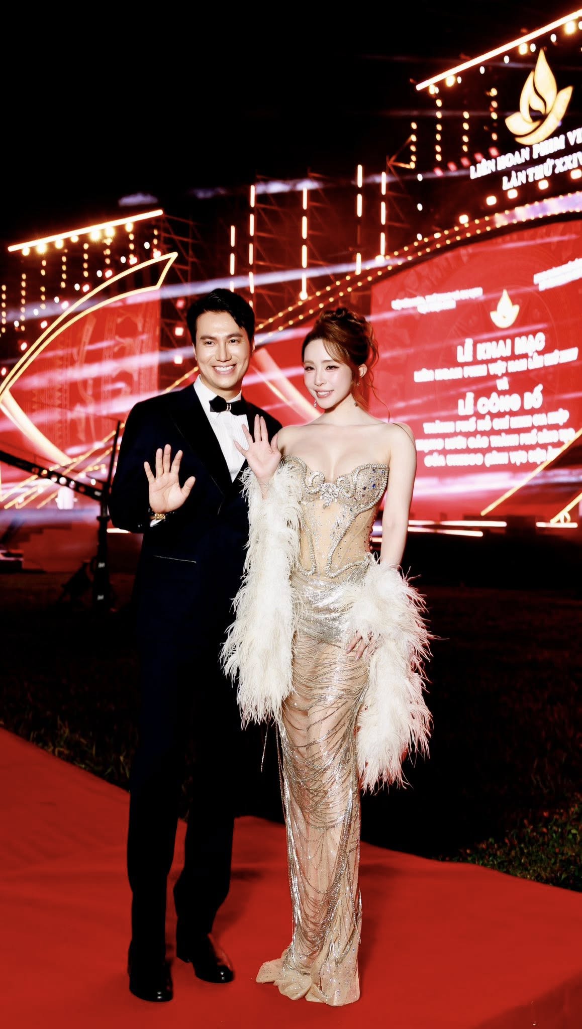 Cặp sao Vbiz ngầm công khai sau 6 năm bị đồn hẹn hò: Nhà trai phong độ tuyệt đối, nhà gái bốc lửa chết đi được- Ảnh 5. Quỳnh Nga và Việt Anh cùng xuất hiện tại sự kiện