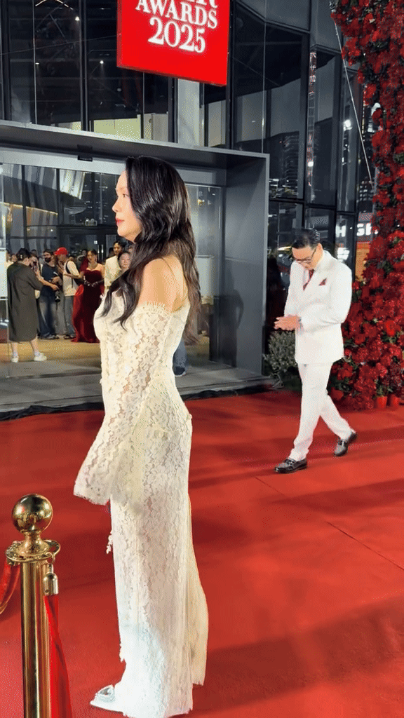 Nhan sắc tươi trẻ của Hồng Diễm ở tuổi 42 Nhan sắc tươi trẻ cùng làn da vô cùng tốt của Hồng Diễm ở độ tuổi 42