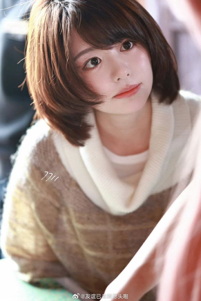 Mỹ nhân đang viral khắp Trung Quốc vì mắt to như 'hột xoàn 50 carat'- Ảnh 3. So sánh các cô gái có đôi mắt lớn