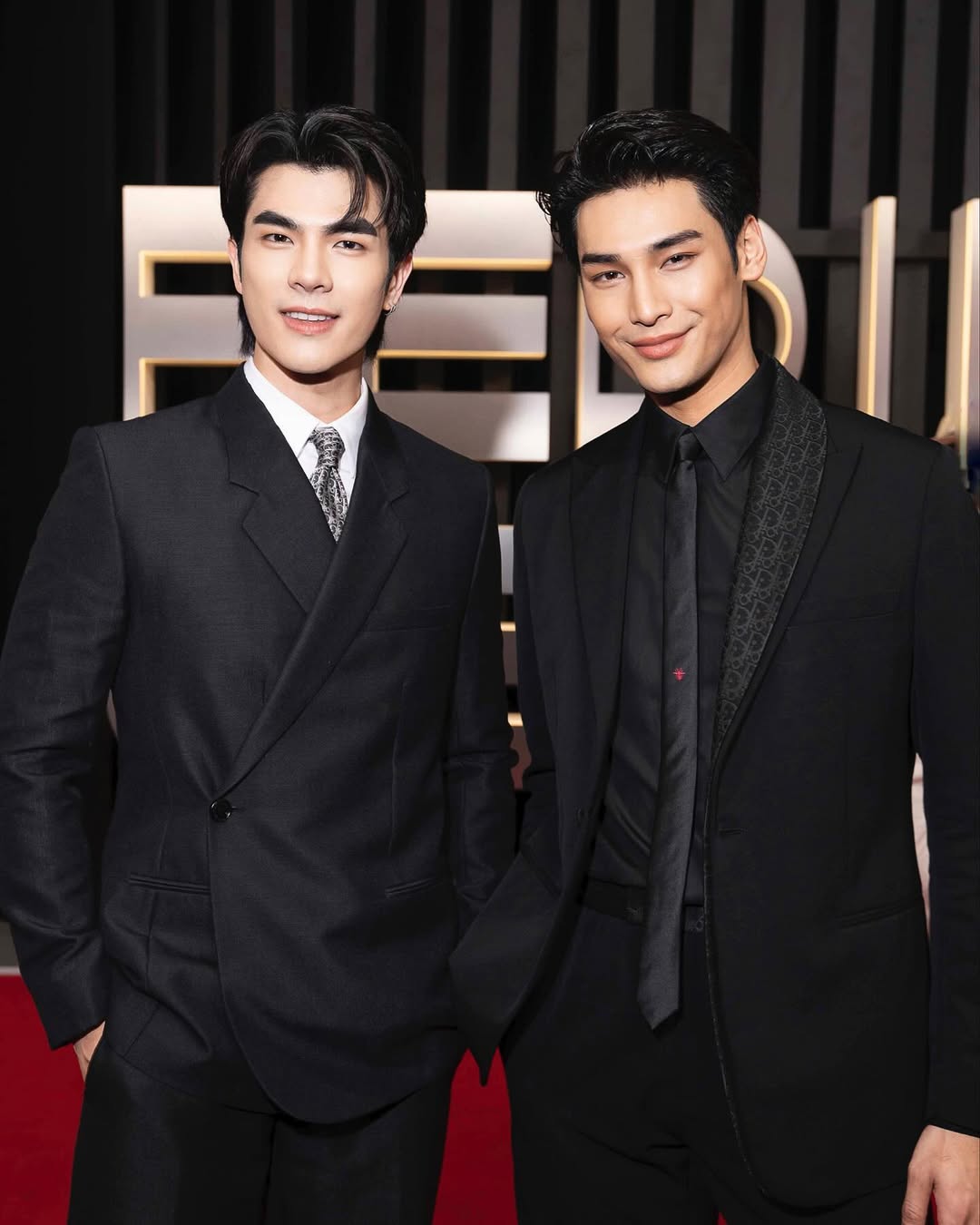 Cặp đôi mỹ nam 92 - 94 chìm trong bão chỉ trích: Khóa môi, diễn cảnh phản cảm giữa sự kiện- Ảnh 2. Mile - Apo bị chỉ trích phản cảm, hạ thấp giá trị của bản thân