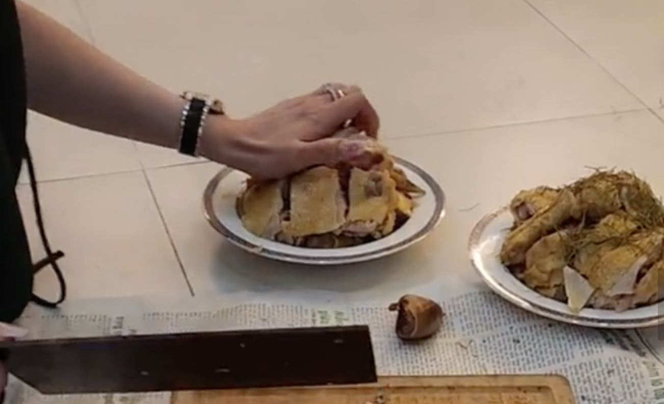Diệp Lâm Anh làm được điều mà nhiều người không thể- Ảnh 3. Thành phẩm thịt gà vàng ruộm
