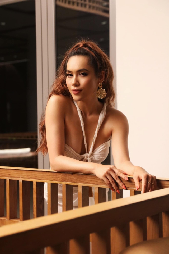 Á hậu Hoàng My rạng rỡ ngày xưa