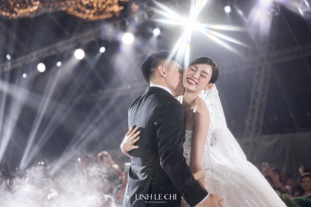 Đỗ Hà và thiếu gia Viết Vương tại lễ cưới