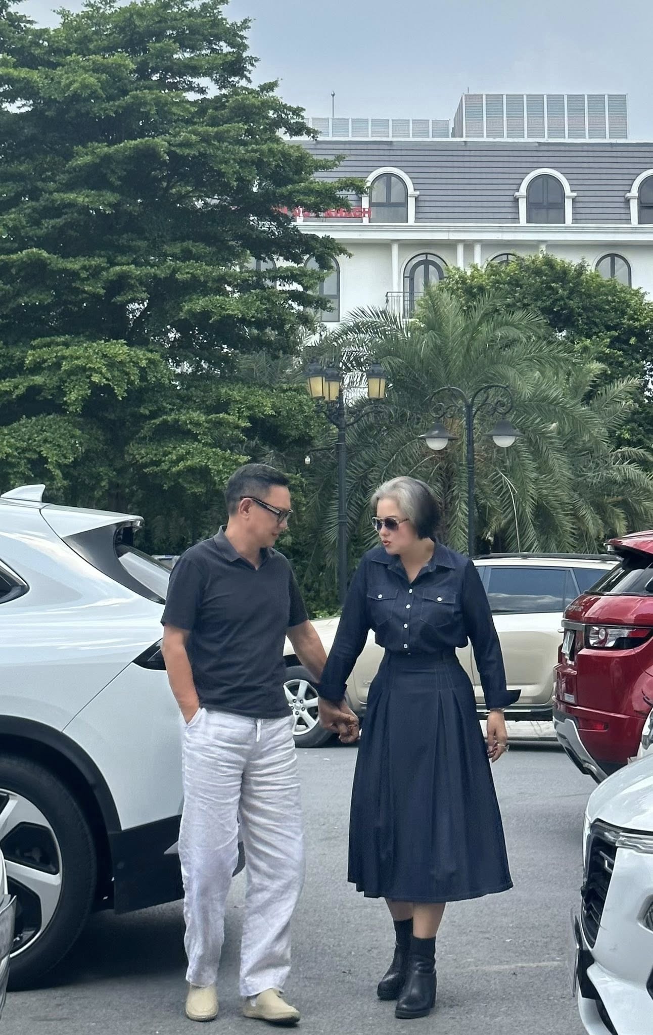 NSND Thu Quế tóc bạc trắng bên NSƯT Phạm Cường