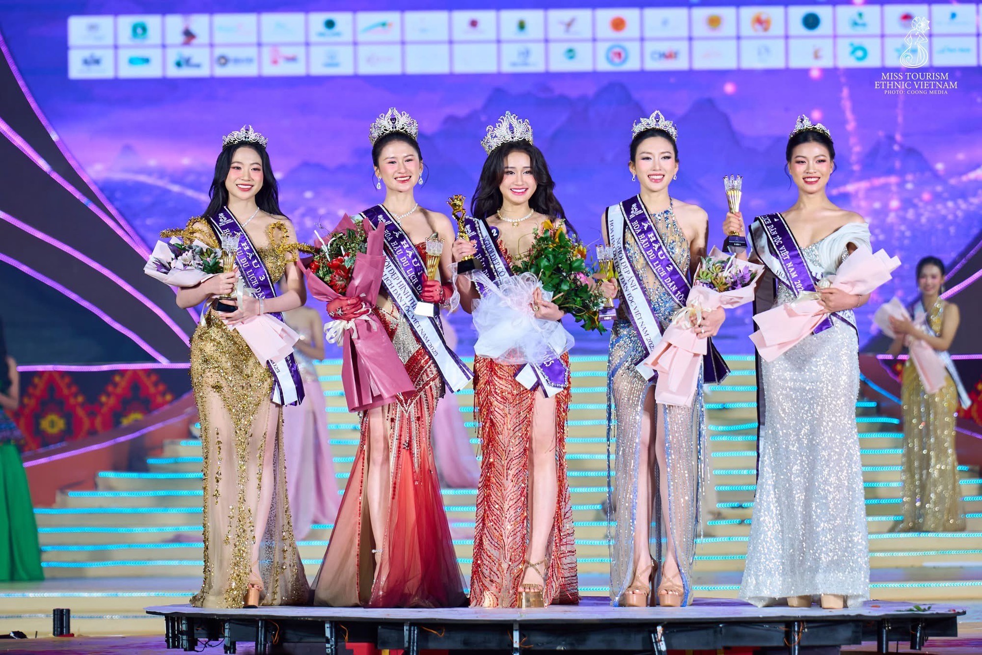 Nhan sắc người đẹp Thanh Hóa vừa đăng quang Á hậu 3 Hoa hậu Du lịch Dân tộc Việt Nam- Ảnh 2. Thanh Trúc trong trang phục dự thi