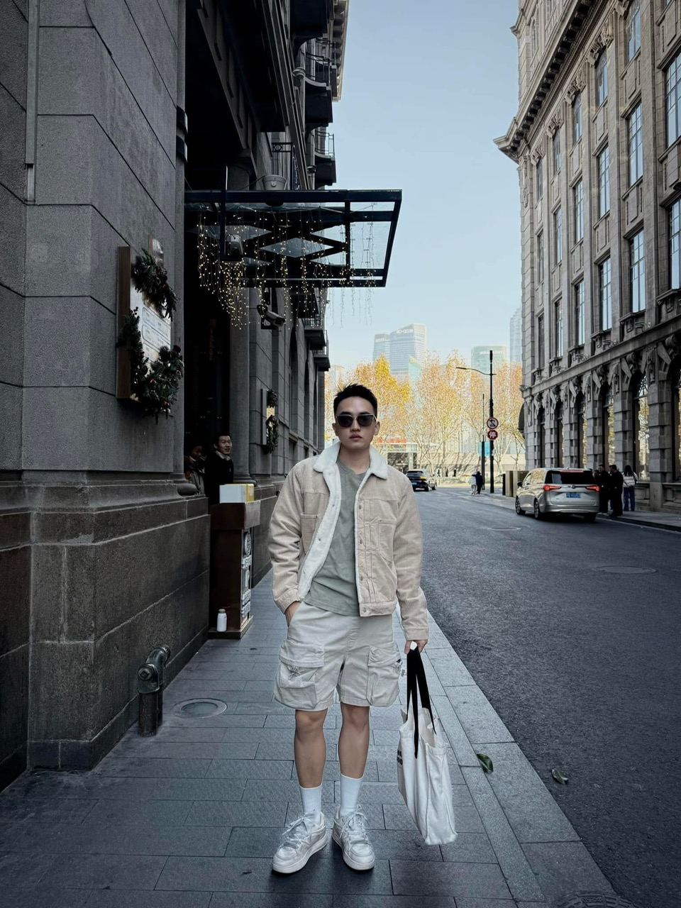 Phúc Nhân với trang phục phi công