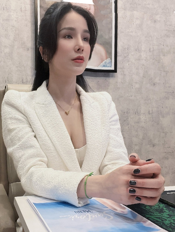 Diệp Lâm Anh xin lỗi người anh bị tương tác vật lý