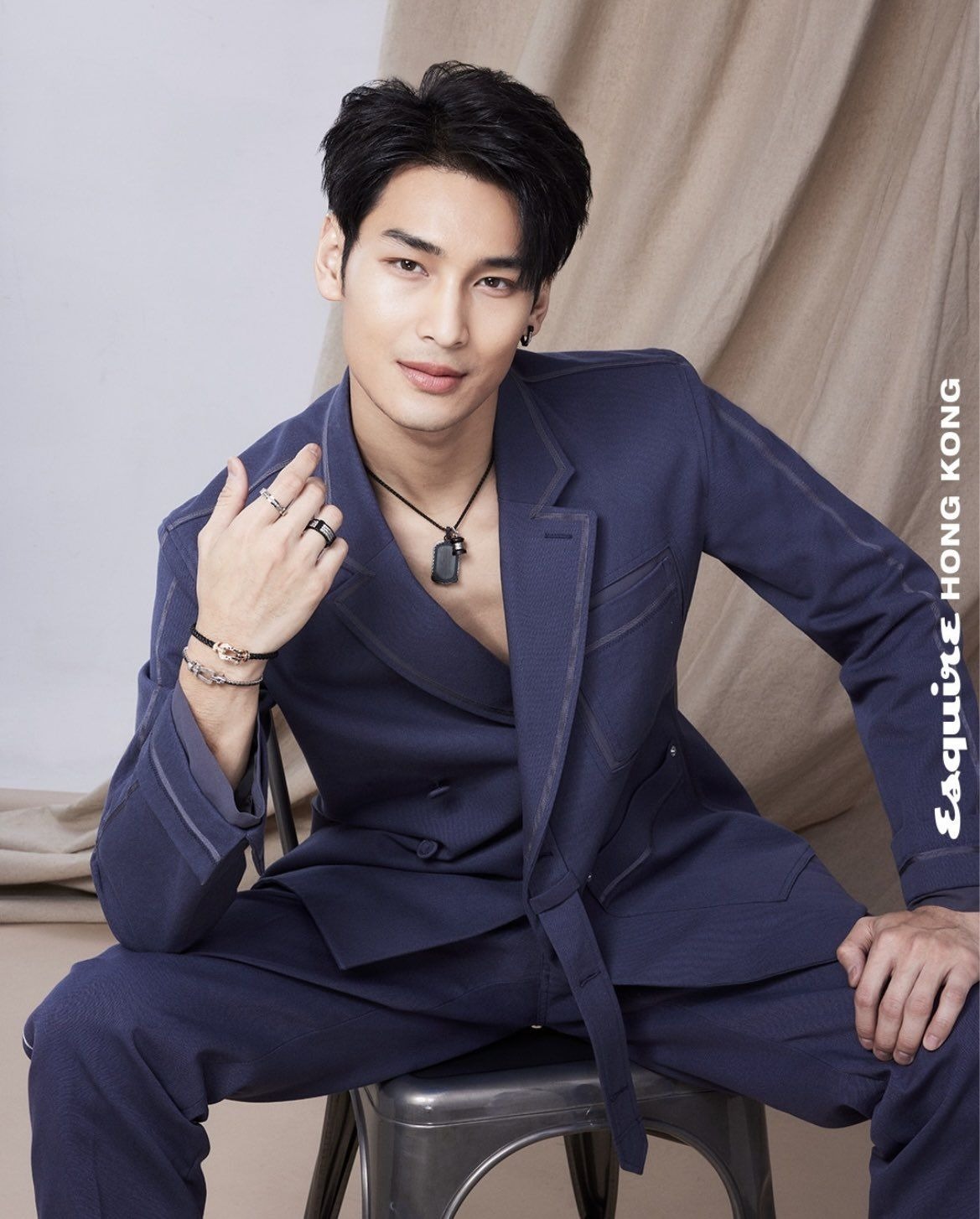 Cặp đôi mỹ nam 92 - 94 chìm trong bão chỉ trích: Khóa môi, diễn cảnh phản cảm giữa sự kiện- Ảnh 4. Apo Nattawin có vẻ ngoài điển trai nam tính cuốn hút