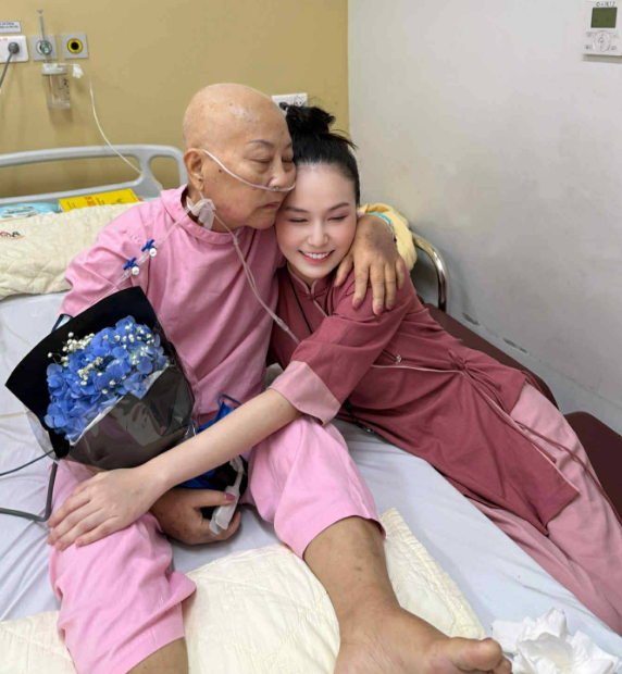 Mẹ ca sĩ Tuấn Hưng hưởng thọ 76 tuổi