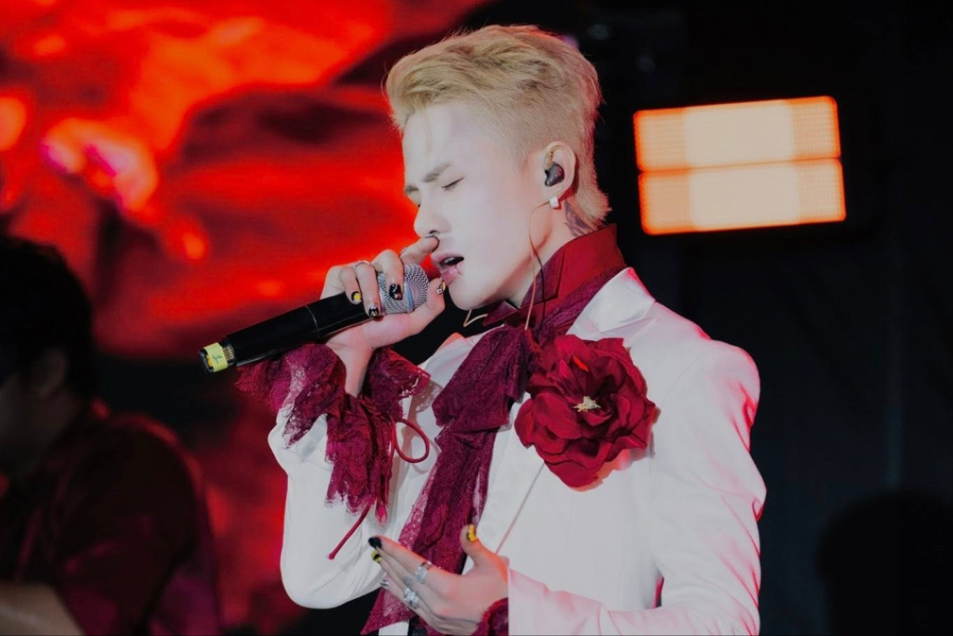 Ca khúc Jack trình diễn trong chương trình Moonlit Childhood