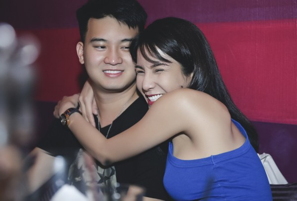 Con dao hai lưỡi nhìn từ thị phi đời tư của Diệp Lâm Anh- Ảnh 1. Liên tục đấu tố trên mạng xã hội, Diệp Lâm Anh và doanh nhân Đức Phạm khiến khán giả ngán ngẩm.