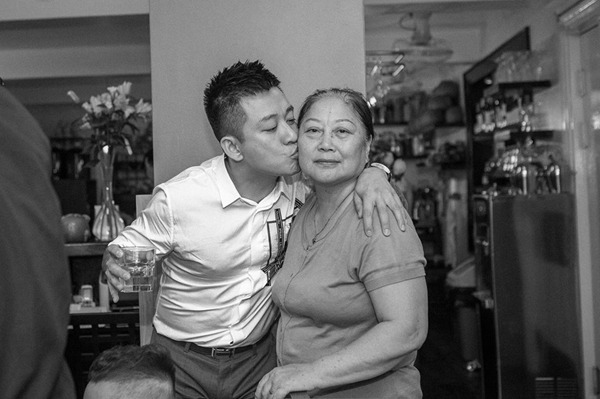 Mẹ ca sĩ Tuấn Hưng qua đời sau thời gian chống chọi ung thư