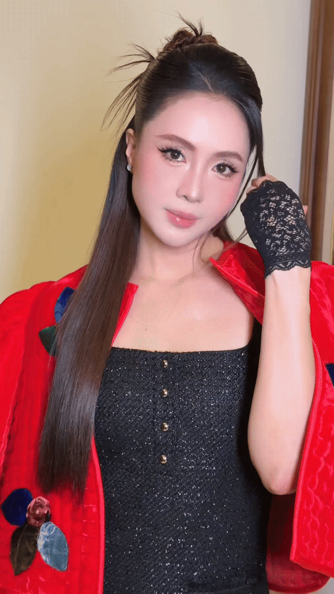 Phong cách trẻ trung hiện đại của Hồng Diễm Phong cách trang điểm nhẹ nhàng và casual hiện đại của Hồng Diễm