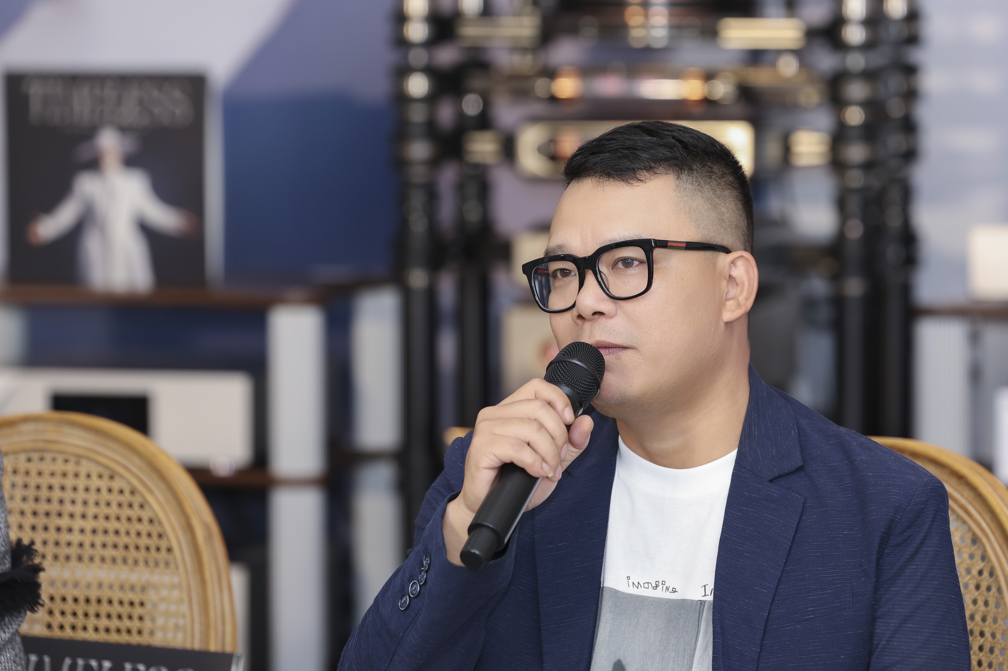 Nhạc sĩ Hồng Kiên trong buổi giao lưu