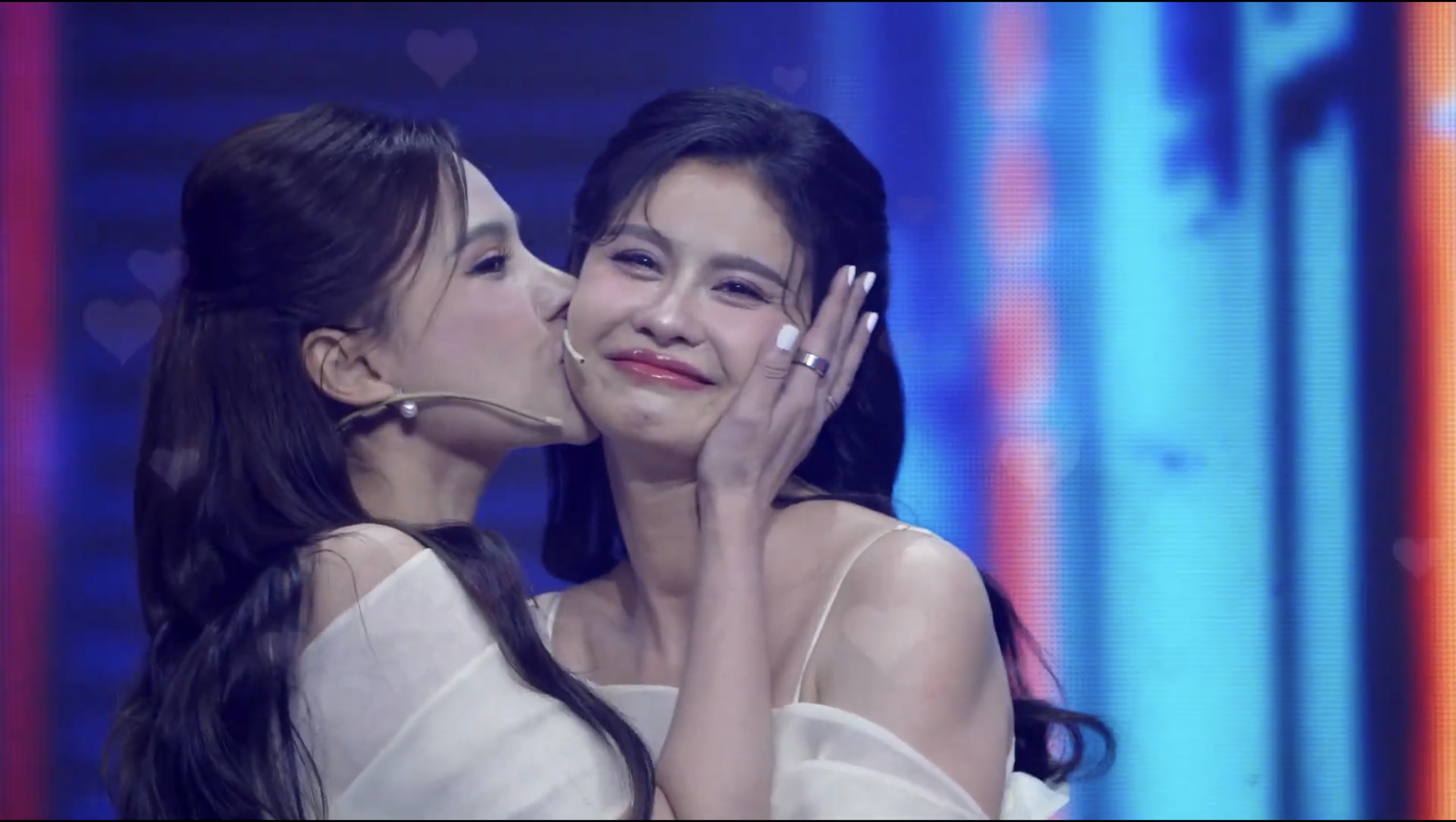 Cuộc trò chuyện giữa Thu Thủy và Trương Quỳnh Anh