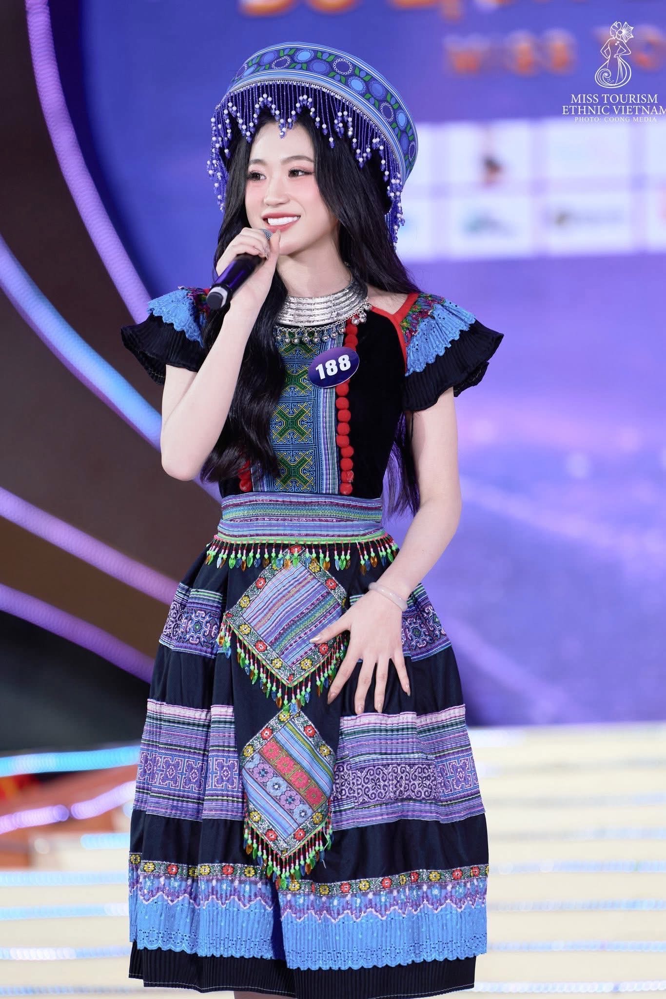 Nhan sắc người đẹp Thanh Hóa vừa đăng quang Á hậu 3 Hoa hậu Du lịch Dân tộc Việt Nam- Ảnh 6. Á hậu Thanh Trúc trong trang phục truyền thống