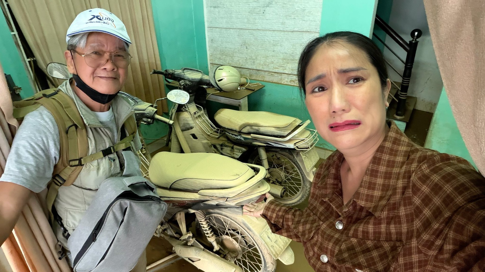 Ngôi nhà của MC Cát Tường ngập trong bùn đất sau bão