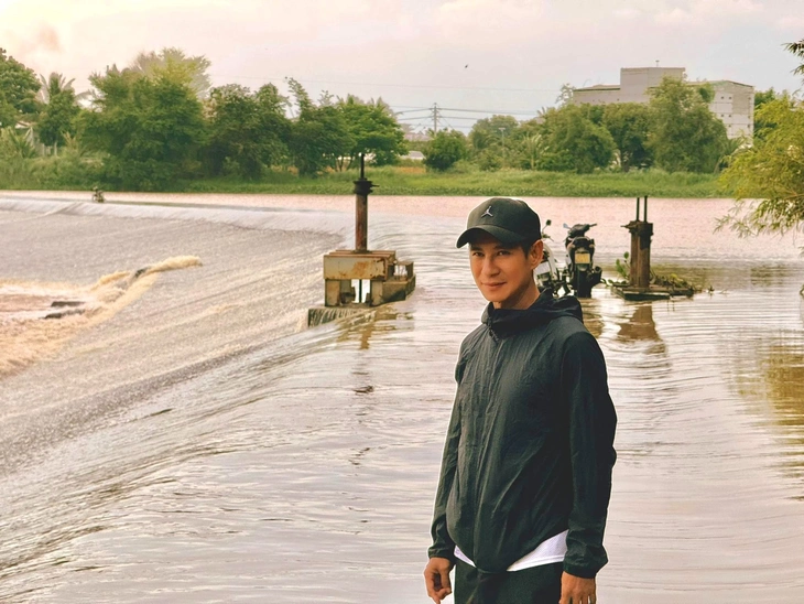 Nam nghệ sĩ quay phim Lật mặt 8