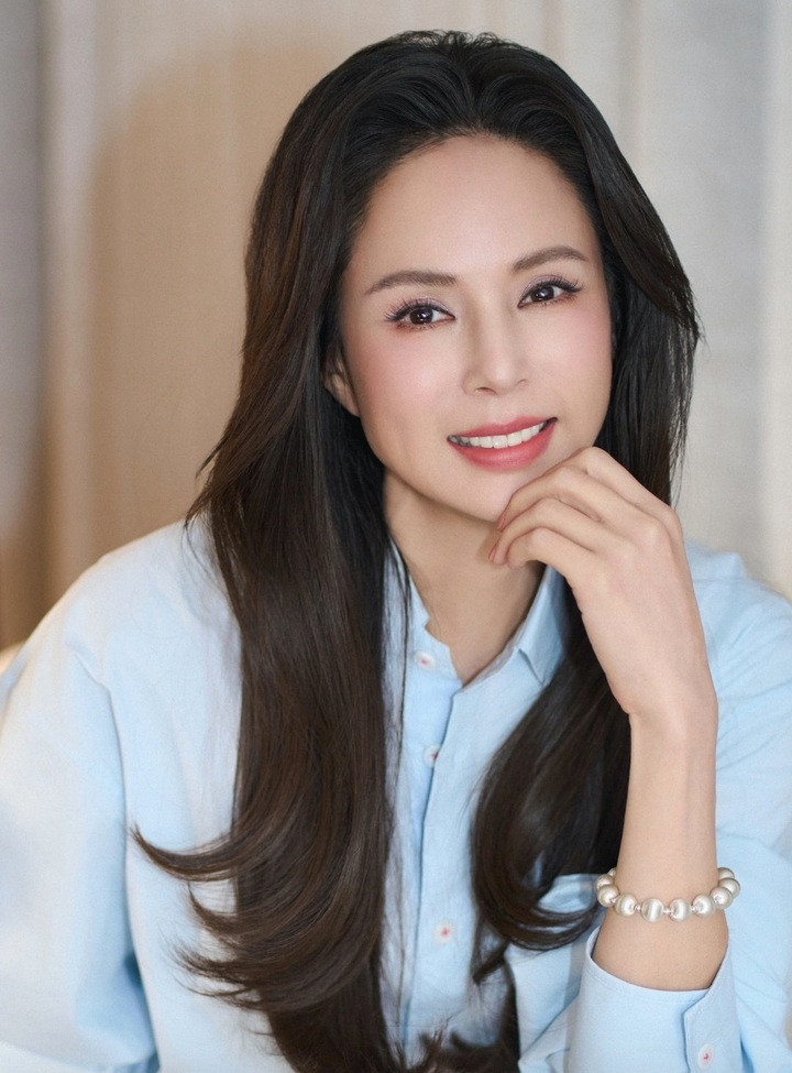 Ngỡ ngàng với sắc vóc ở tuổi 59 của 'Tiểu Long Nữ đẹp nhất màn ảnh'- Ảnh 1. Lý Nhược Đồng - Tiểu Long Nữ đẹp nhất màn ảnh