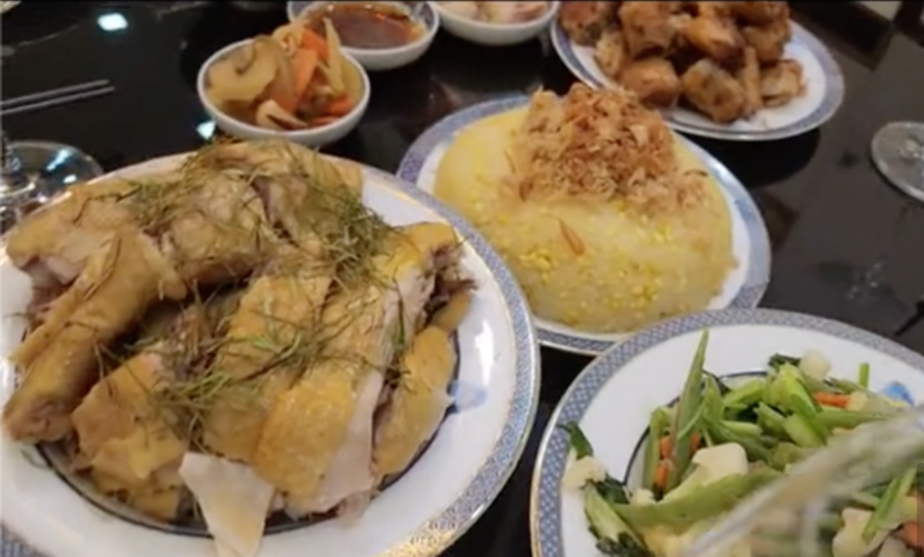 Diệp Lâm Anh làm được điều mà nhiều người không thể- Ảnh 4. Diệp Lâm Anh giản dị trong bếp