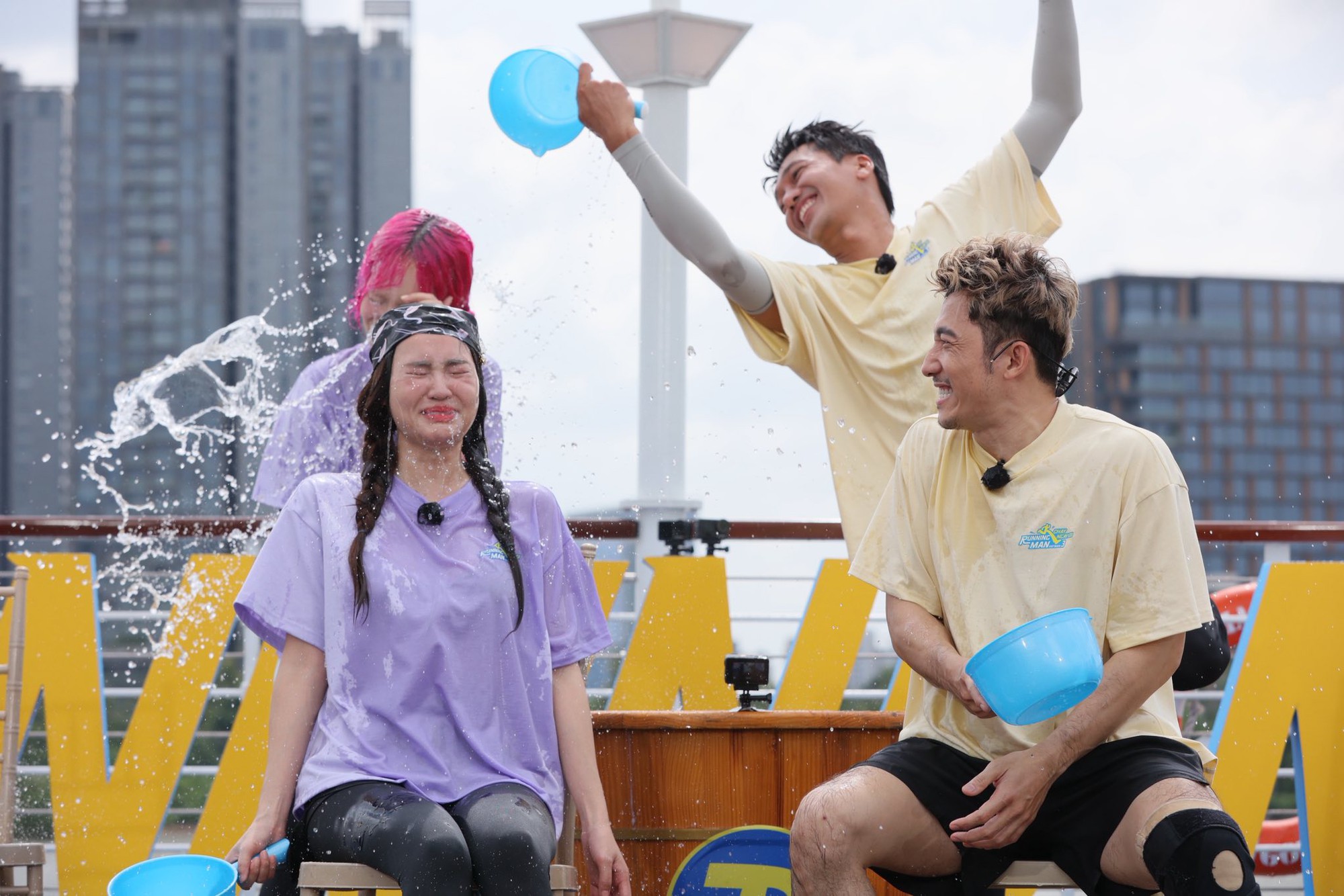 Ninh Dương Lan Ngọc sau chấn thương chân