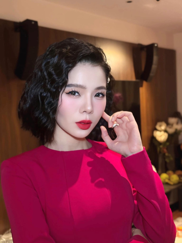 Lệ Quyên đã căng - Ảnh 3. Lệ Quyên thường xuyên lên tiếng đáp trả không khoan nhượng với những ý kiến tiêu cực hướng về mình