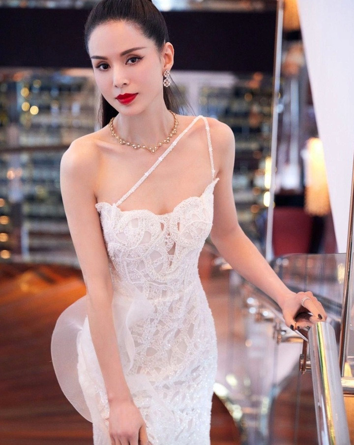 Ngỡ ngàng với sắc vóc ở tuổi 59 của 'Tiểu Long Nữ đẹp nhất màn ảnh'- Ảnh 8. Nữ diễn viên tự nấu ăn để giữ sức khỏe