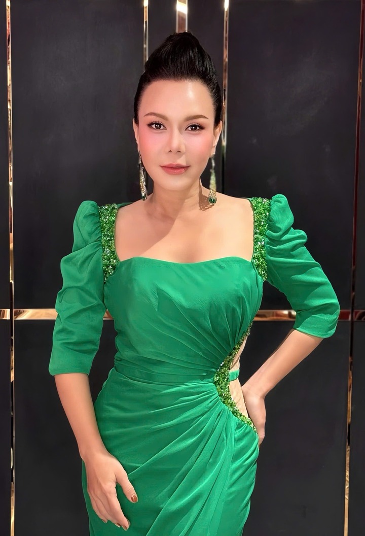 Việt Hương được mệnh danh là phú bà showbiz Việt.