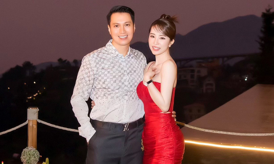 Cặp sao Vbiz ngầm công khai sau 6 năm bị đồn hẹn hò: Nhà trai phong độ tuyệt đối, nhà gái bốc lửa chết đi được- Ảnh 2. Quỳnh Nga và Việt Anh trong cuộc sống thường nhật