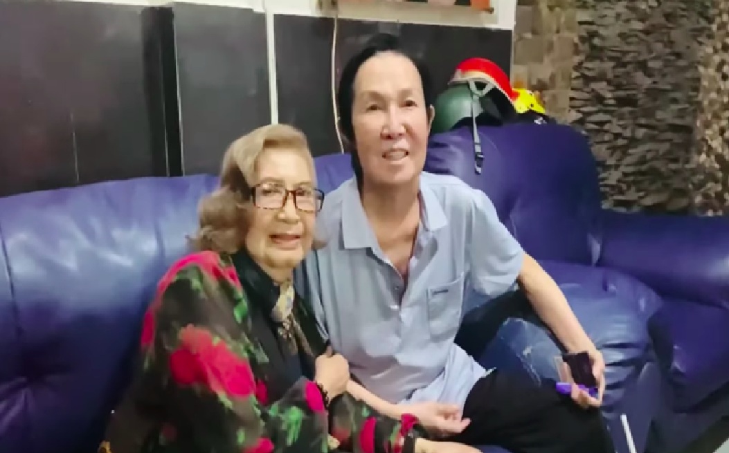 Hình ảnh kỷ niệm của NSƯT Diệu Hiền với cố nghệ sĩ Vũ Linh