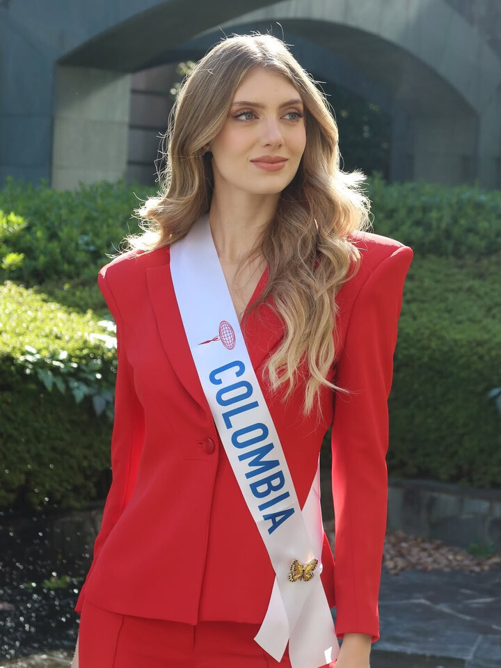 Vẻ đẹp rực rỡ và phong thái tự tin của Catalina Catalina Duque Abréu tỏa sáng tại đêm chung kết